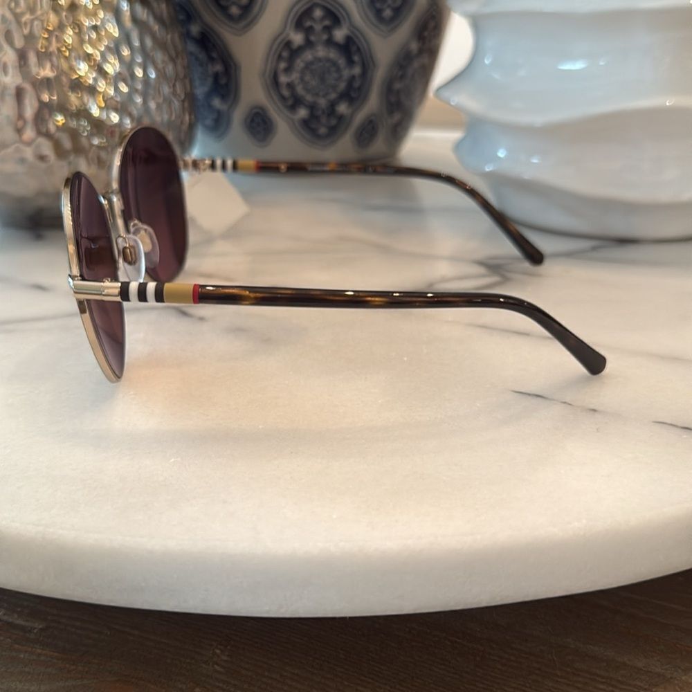 NWT BURBERRY SUNGLASSES 3094
⭐️Nordstrom blank side tag - Picture 3 of 7